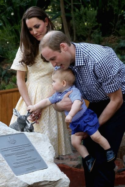 Pues sin duda, este pequeñín ha sacado lo mejor de ambos en su faceta de casados.