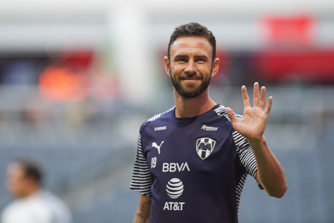 Al igual que Cristiano y Messi, Layún también ha logrado anotar cuatro goles en un partido, el mexicano lo logró con el América en un partido frente al Santos en el Apertura 2014.