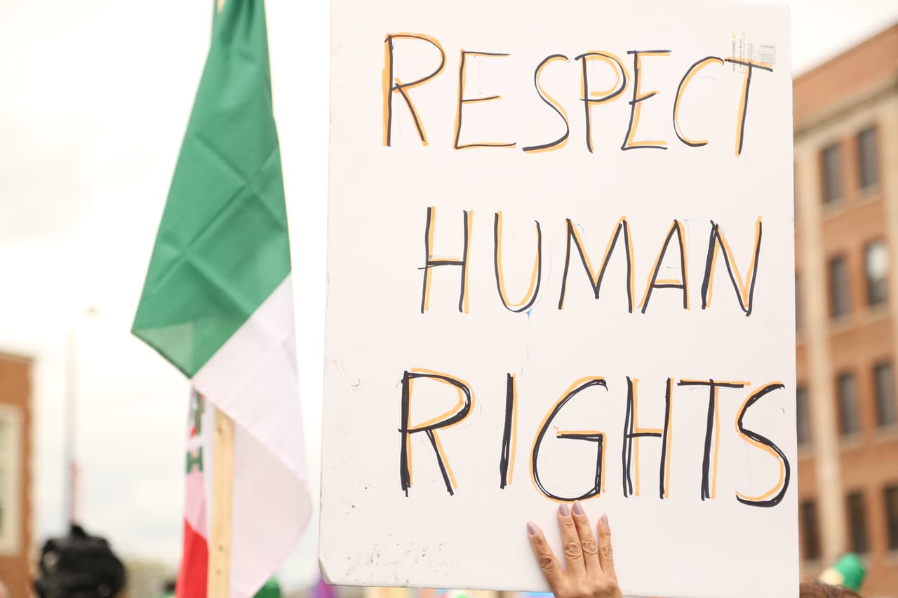 Las consignas eran muchas y muy variadas. Desde el tradicional "El Pueblo Unido, jamás será vencido".