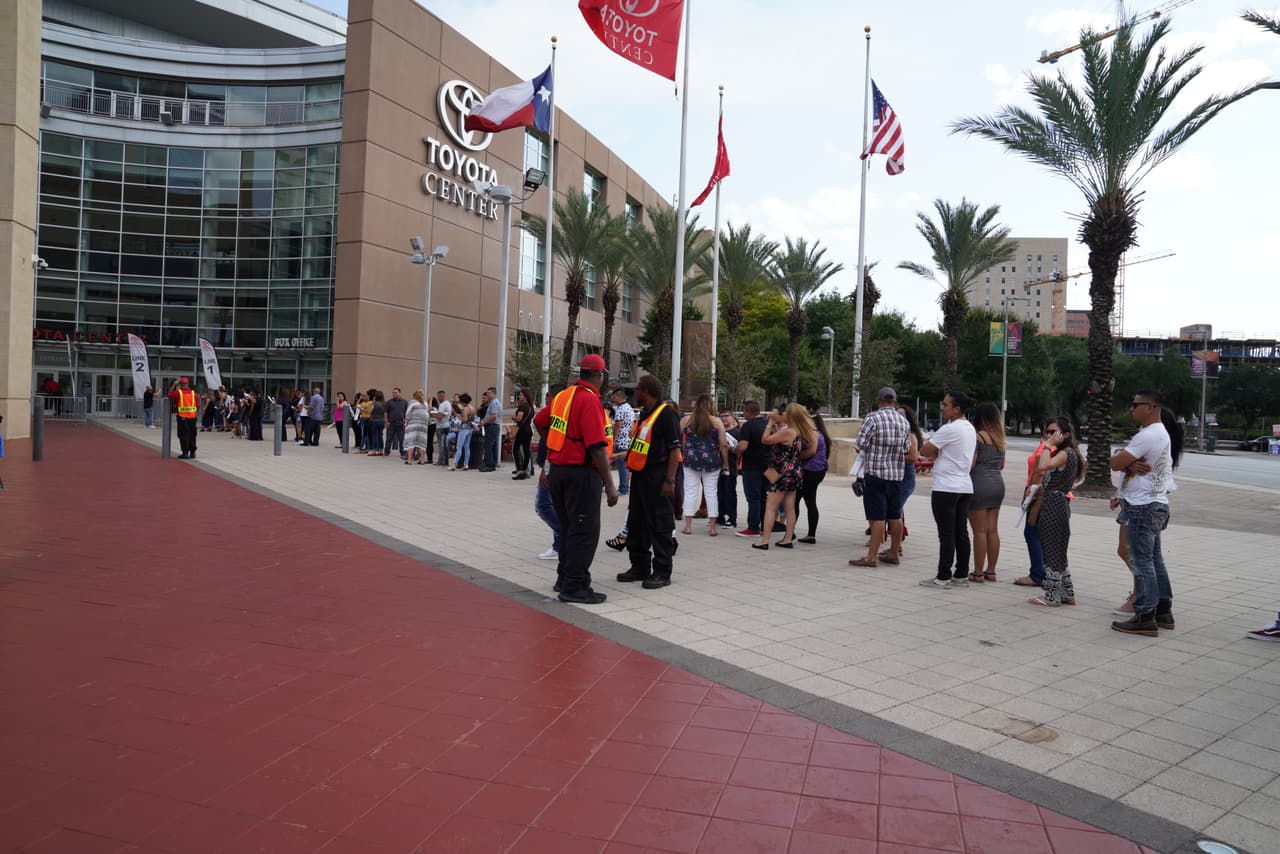 Los fanáticos se dieron cita desde muy temprano en Houston.