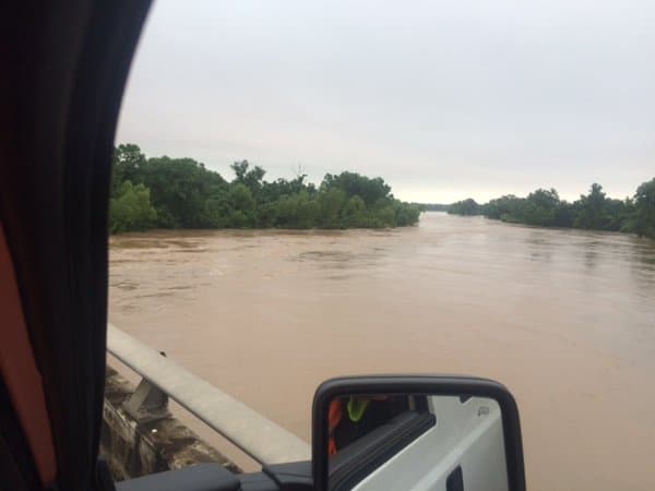 El Río Brazos empezó a desbordarse y afecta a los Condados Travis y Bastrop