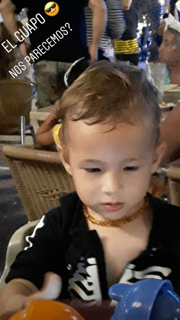 Alan Tacher publicó en sus 'stories' de Instagram esta fotografía donde compara los rasgos físicos y el estilo de Liam con él, ¿se parecen?