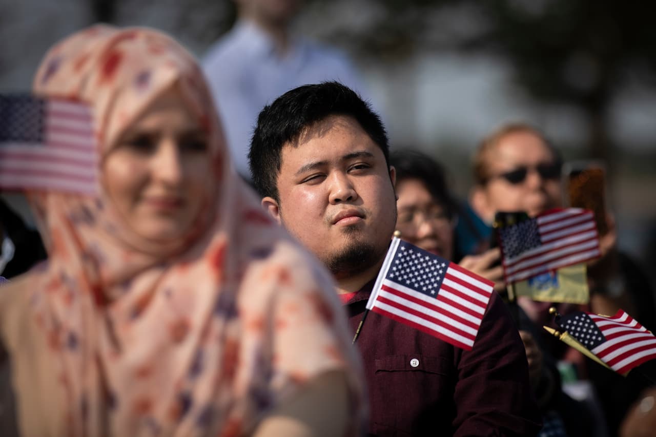 Chicago, Los Ángeles, Nueva York y otras 48 ciudades piden cancelar el aumento de las tarifas de inmigración