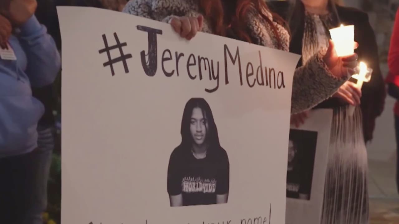 Familia de joven hispano muerto durante una práctica de béisbol se presenta en corte