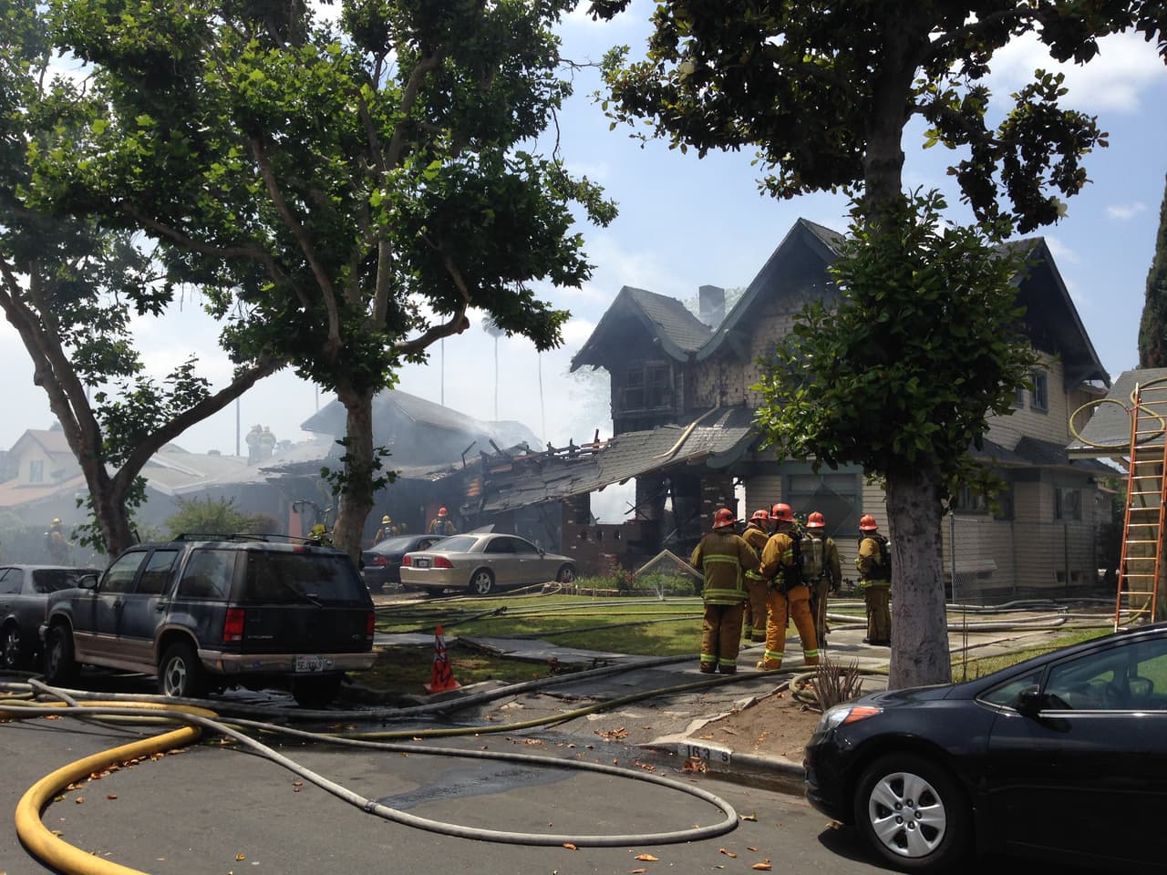 Las autoridades investigan las causas que provocaron el fuego.