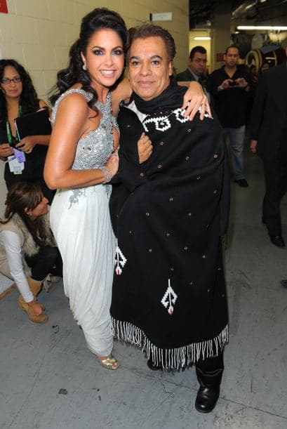 Y de inmediato lo abrazó.