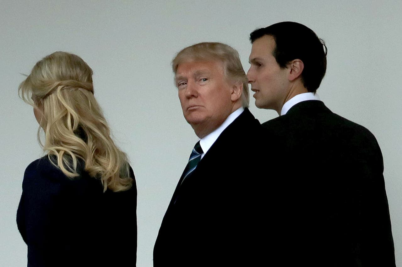 Tanto Ivanka Trump como Jared Kushner trabajaron como asesores cercanos del expresidente durante los cuatro años que estuvo en la Casa Blanca.
<br>