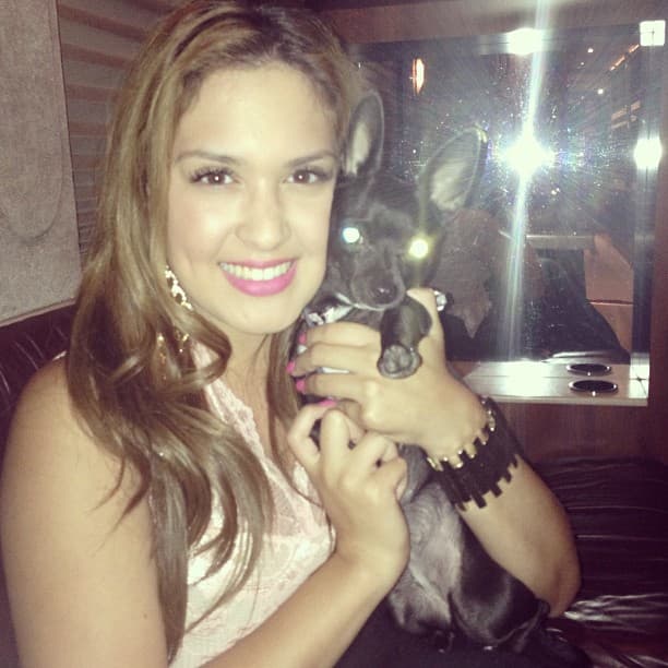 "
<b>Pasó cuando ella tenía 12 años</b>, de los 12 a los 13. Me di cuenta por una amiga que vino de Seattle a mi casa y encontró una carta en el cuarto de mi hija donde ella 
<b>escribió diciendo detalles</b>", contó en el show Don Francisco Presenta en 2010.
<br>