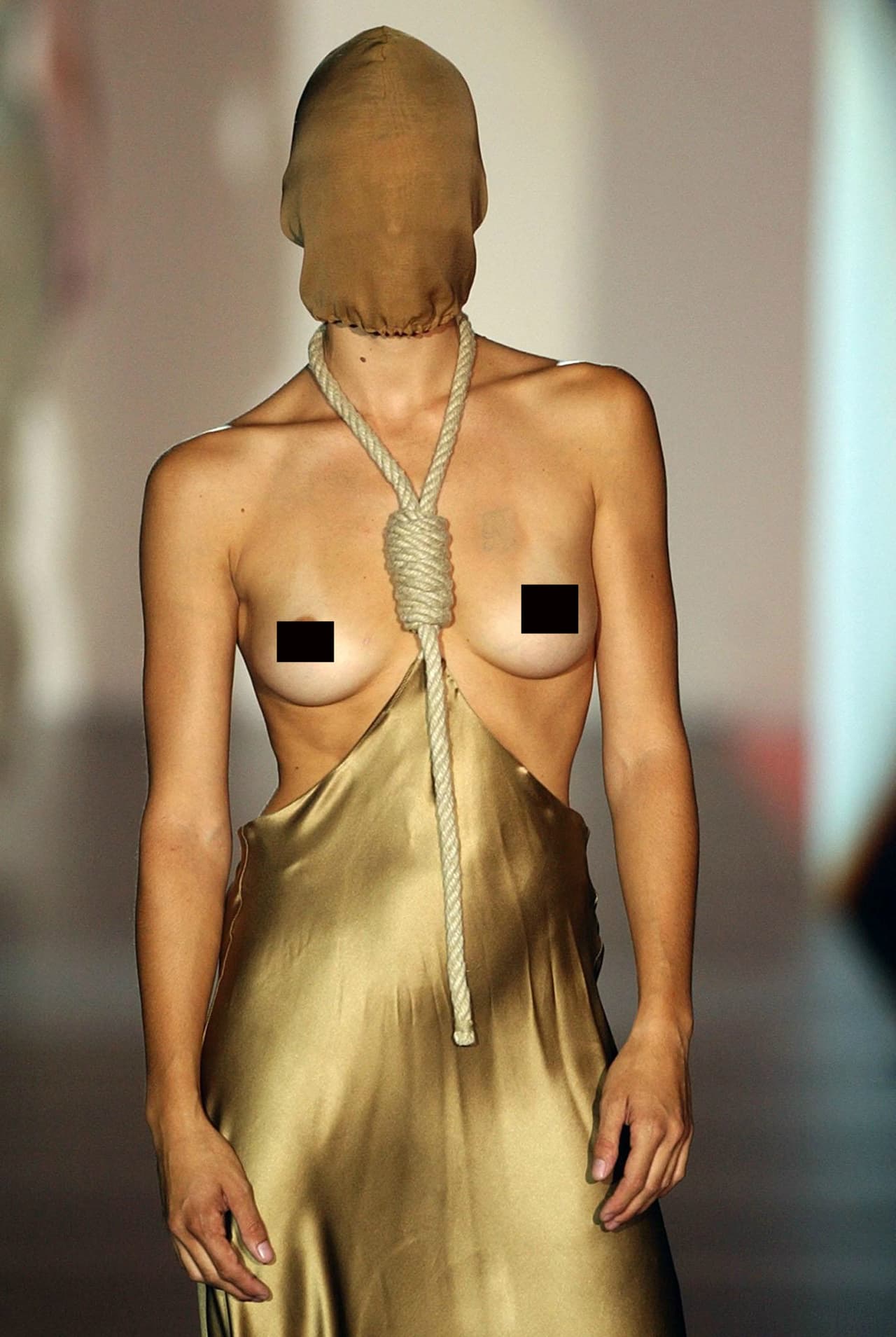 En el 2002, la nieta de la actriz italiana Lucía Bosé fue objeto de reseñas a nivel internacional por esta presentación en el desfile del diseñador David Delfín, en la Pasarela Cibeles, en Madrid.