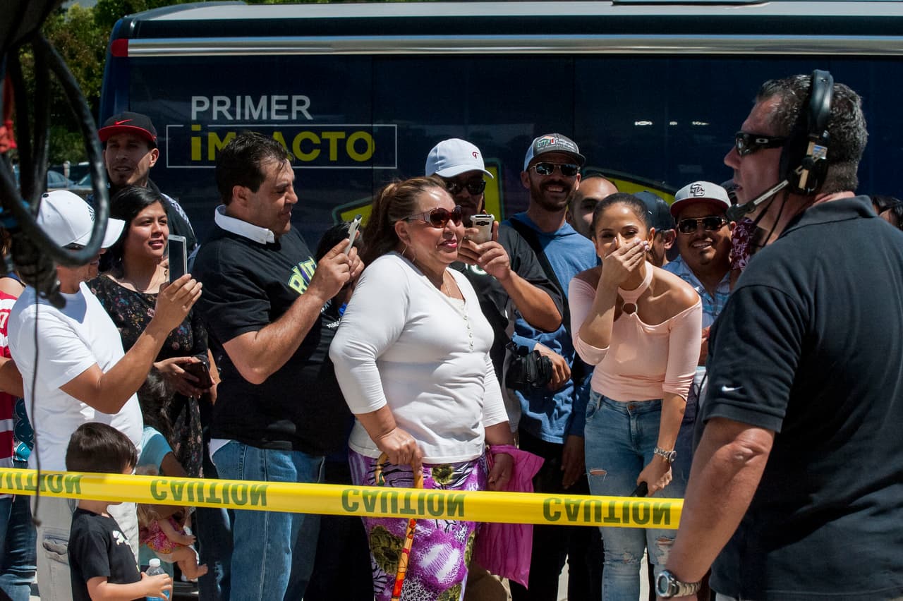 Una bienvenida calurosa fue lo que recibió al equipo de Primer Impacto en Fresno. Tanto del clima como el cariño del público del Valle Central. Todos los presentes tuvieron la oportunidad de tomarse fotos y convivir con el equipo.