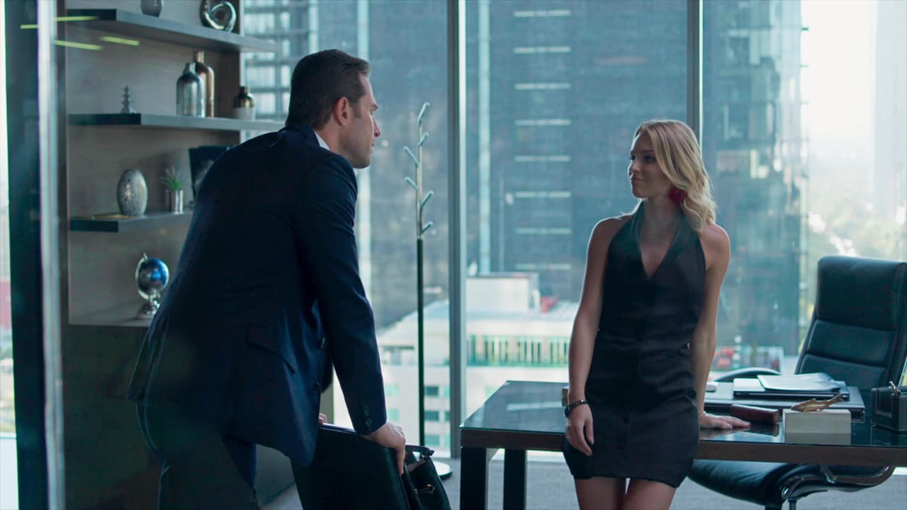 Ello desató el enojo de Jimena, quien además de recriminarle a Miguel su decisión, le confesó haber estado a punto de traicionarlo (tras la oferta de Epigmenio) y estar perdidamente enamorada de él.