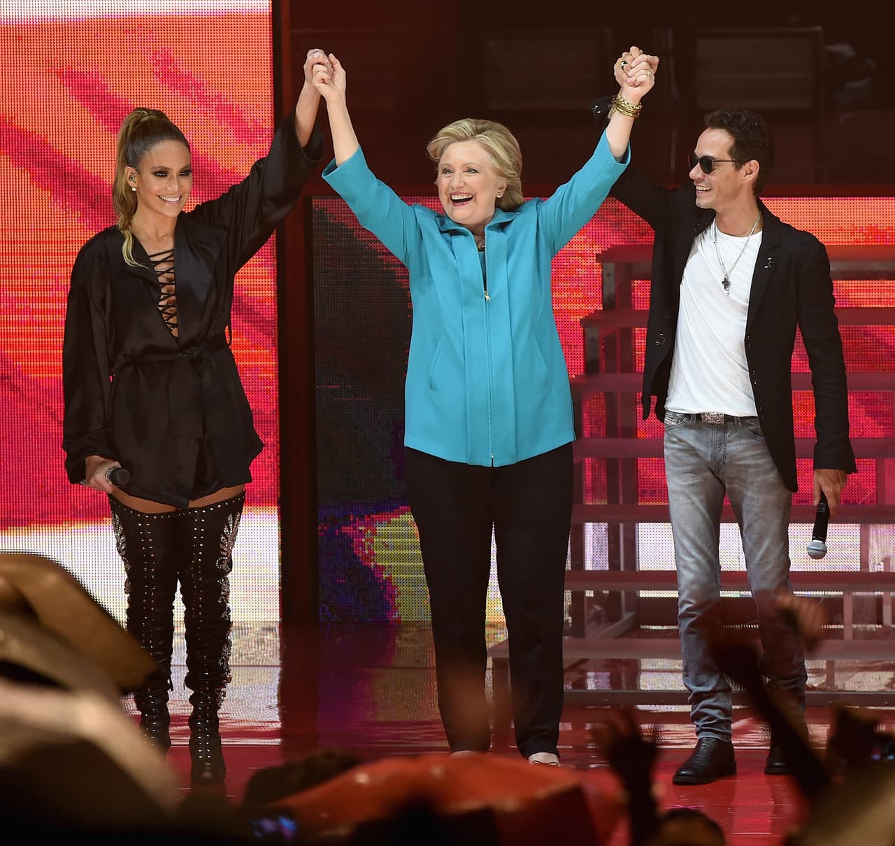 Para muchos seguidores Marc y JLo serían la pareja presidencial perfecta por apoyar a la comunidad latina. Ellos han estado muy activos formando parte de eventos como el concierto gratuito en donde la candidata demócrata Hillary Clinton también demostró su felicidad por contar con este par de invitados.