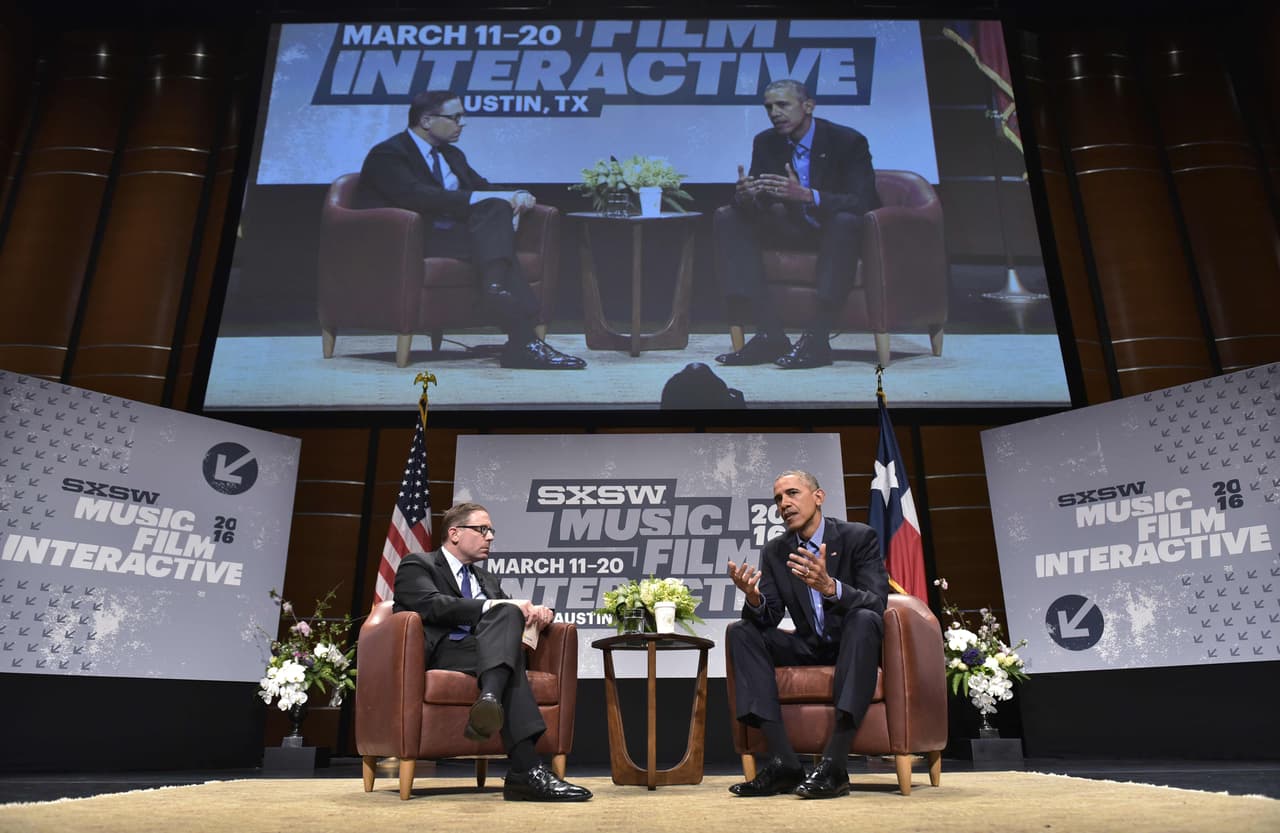 El presidente se negó a comentar sobre la situación del gobierno federal y Apple, pero señaló que debe existir un balance entre la seguridad personal y la seguridad nacional en el terreno digital.
