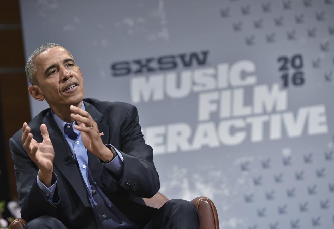 “No podemos resolver los problemas en el gobierno… a menos que las personas estemos poniendo atención”, dijo Obama.