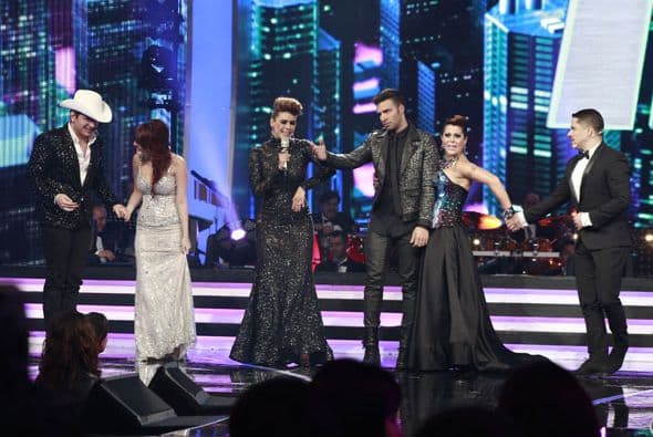 Todos nuestros famosos se reunieron sobre el escenario.