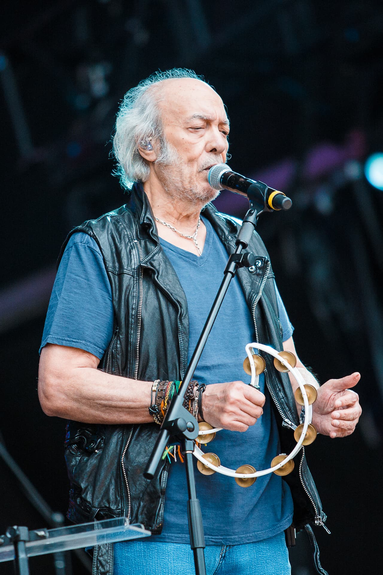 El cantante y compositor brasileño Erasmo Carlos, casi siempre vinculado a su colega Roberto Carlos, debutó en el escenario musical en los años 60 como ejecutante de rock pop de su nación.