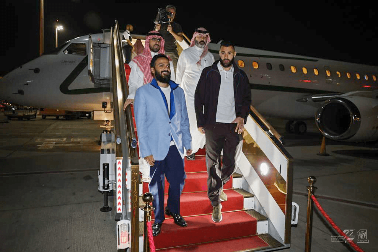 Benzema aterriza en Arabia Saudita para su presentación con Al-Ittihad