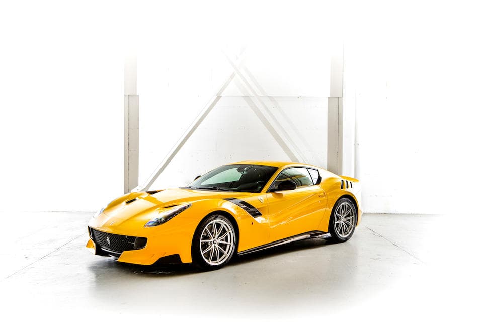 <h3 class="cms-H3-H3"><b>Ferrari F12 Berlinetta 2015</b></h3>
<br>Vendido en $865,839 con un registro de 430 millas (693 kilómetros).
<br>