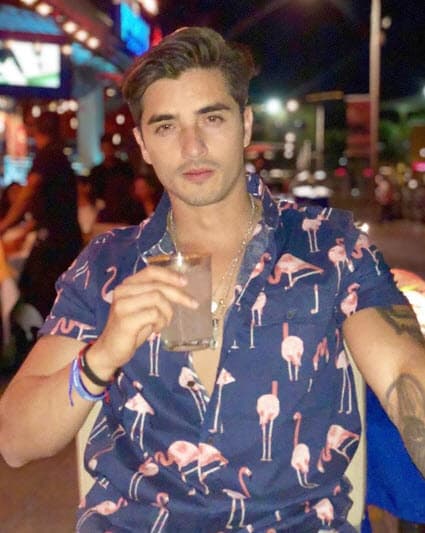 Además, Estrada aseguró no sentir preocupación por lo que se diga de sus preferencias sexuales, "sí supe (que Frida Sofía dijo que era gay) porque se hizo un gran escándalo, pero a mí no me afecta lo que diga la gente, ya es parte de ellos, yo sé quién soy, pero gay, no lo soy”.
<br>