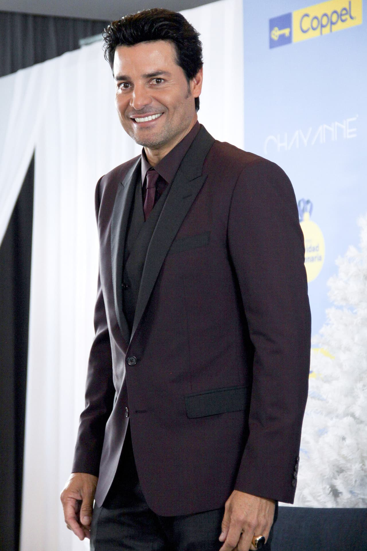 <b>Chayanne</b> es un exitoso cantante boricua con famosas canciones, pero tal vez no sabías que su verdadero nombre es 
<b>Elmer Figueroa Arce</b>.