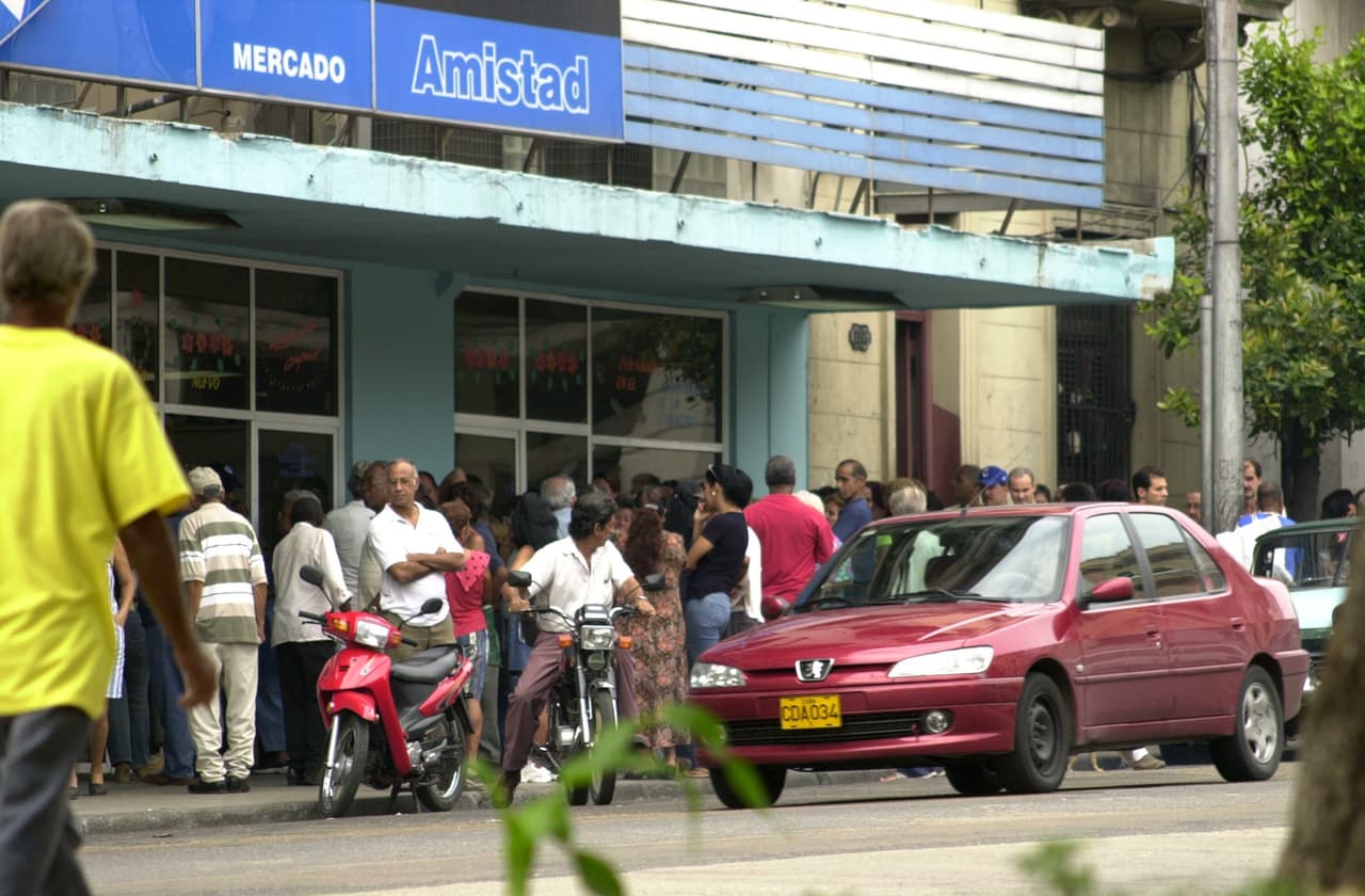 Gobierno de EEUU prohibirá el envió de remesas a Cuba a través de empresas controladas por militares del régimen