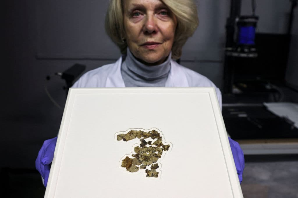 En fotos: Israel muestra el hallazgo de fragmentos del Antiguo Testamento en el Mar Muerto