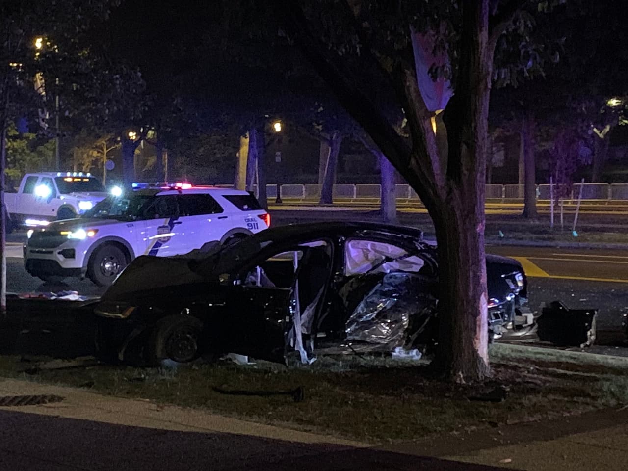 Accidente automovilístico a alta velocidad en la avenida Benjamin Franklin de Filadelfia; deja un muerto y un herido