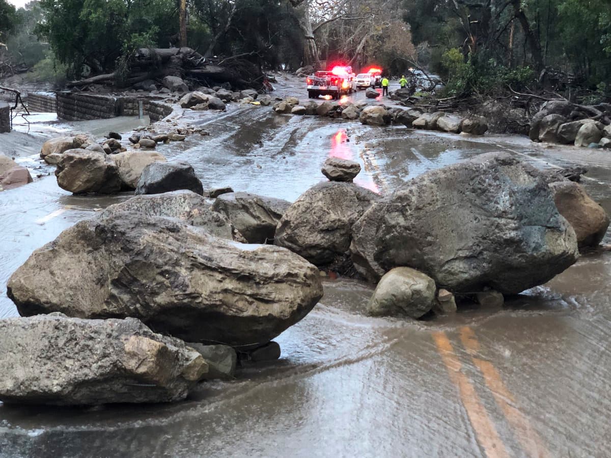 Equipos de rescate y las autoridades en el sur de California continúan ayudando a los residentes afectados por la primera tormenta invernal en la región. Las lluvias iniciaron su paso este lunes y se anticipa que las precipitaciones seguirán hasta el miércoles.