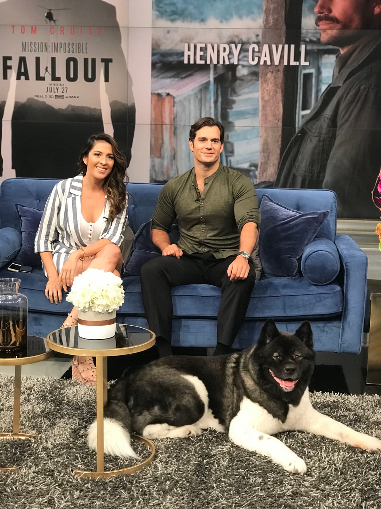 La mascota de Henry Cavill resultó muy bien portada. Mientras su dueño charlaba con Maity y hacía entrevistas él estaba en calma.