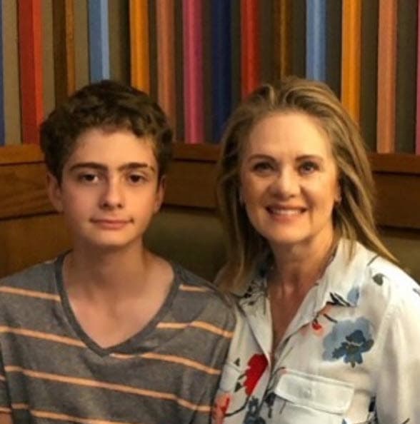 A pesar de las dificultades que Erika Buenfildice haber tenido para críar a su único hijo, asegura que "todo ha valido la pena".