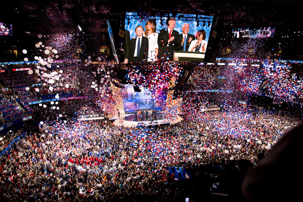 Luego de un largo discurso poco amistoso con los inmigrantes, el clásico final de una convención: globos y confeti.