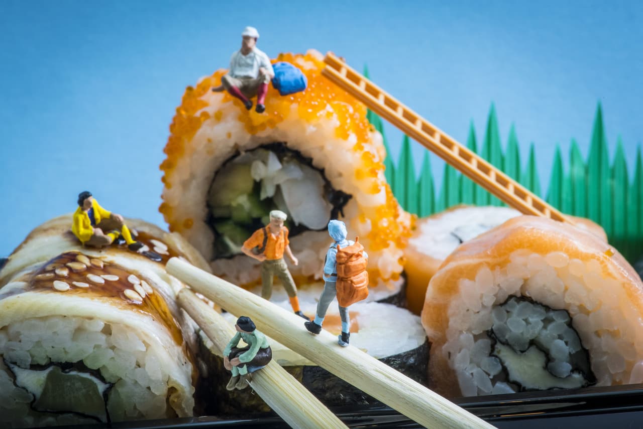 Cabe destacar que para hacer las escenas miniatura, Péter aprendió a construir y pintar con el fin de crear dioramas cada vez más únicos y creativos como las que se ven en su proyecto ‘Tiny Wasteland’.