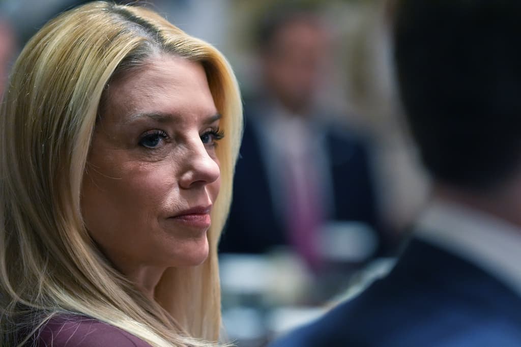 Pam Bondi: la publicación sobre El Mencho y Mayo Zambada que choca con la versión de México