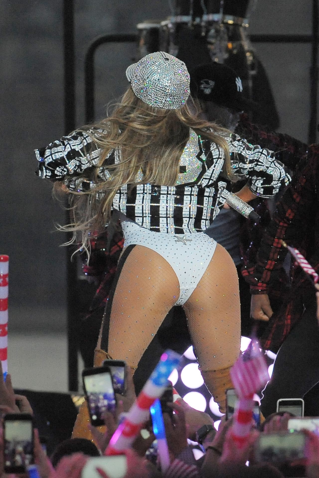 Con el otro cambio, la 'Diva del Bronx' también sorprendió a todos con sus pasos de baile y su nueva coreografía.