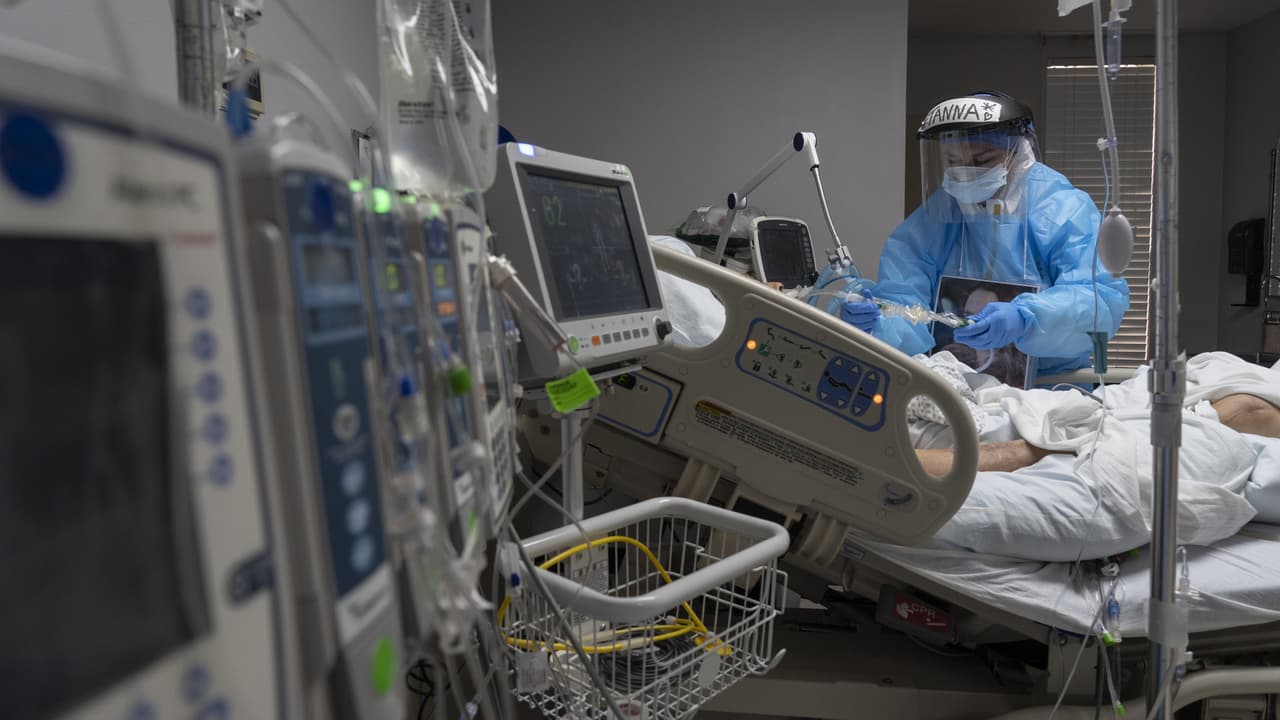 El golpe del covid-19 en El Paso: la ciudad lidia con morgues saturadas y negocios quebrados