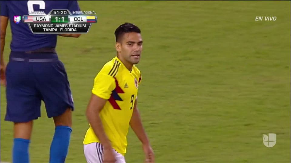 Tiro desviado de Radamel Falcao