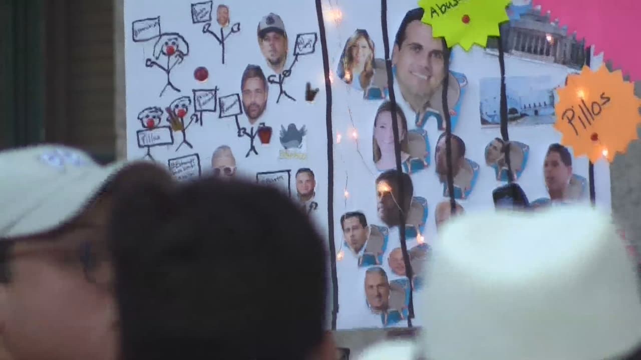 Las manifestaciones comenzaron desde el sábado cuando una fuente anónima reveló casi 900 paginas de mensajes misóginos, homofóbicos, raciales y ofensivos.
<br>