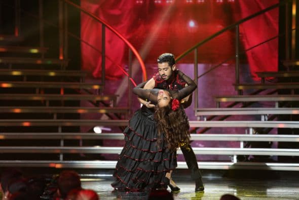 Catherine y el español Borja nos deleitaron con un flamenco pop. Un ritmo que nos contagió y hasta nos dieron ganas de mover las caderas. ¡Venga!