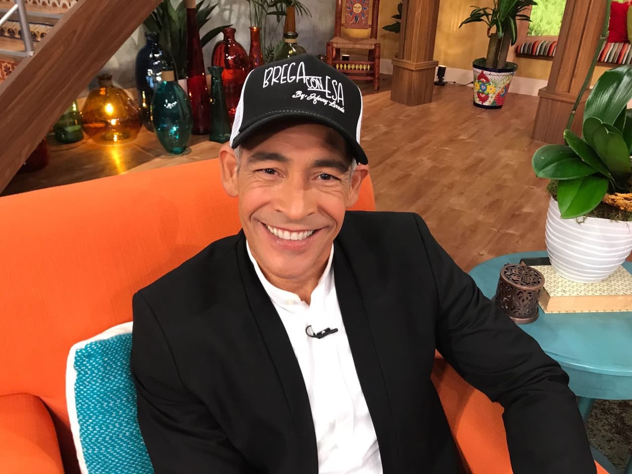 Llegó el jueves y Johnny Lozada llegó de gorra a Despierta América.