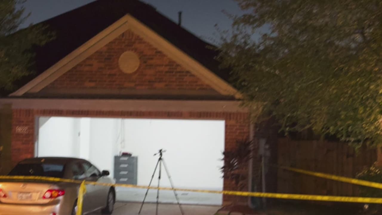 Madre encuentra a su hijo muerto con heridas de bala en una casa al noreste de Houston 