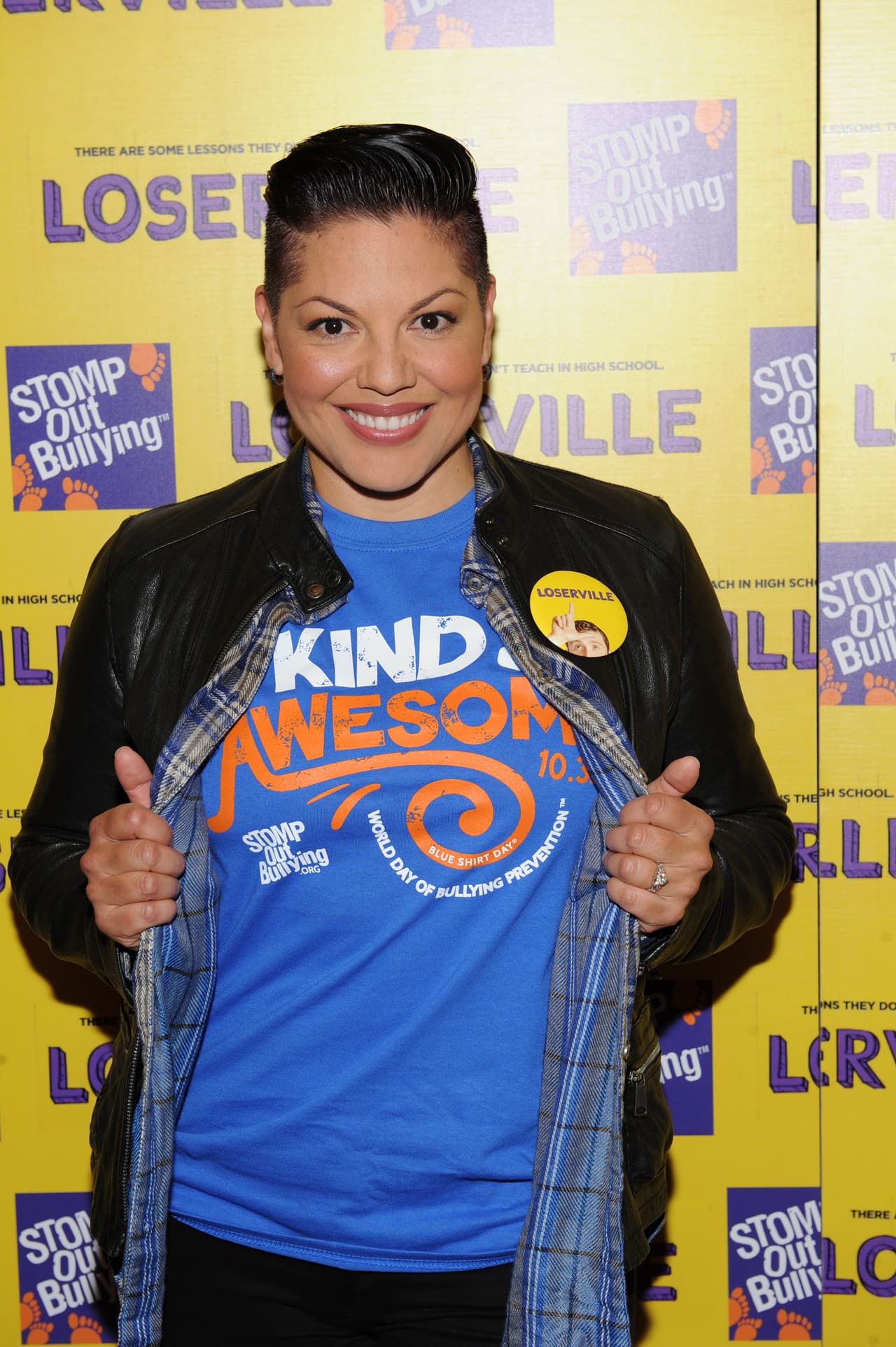 Sara Ramirez, la actriz latina mejor conocida por su rol en 'Grey's Anatomy', declaró ser bisexual durante un evento en octubre de 2016.