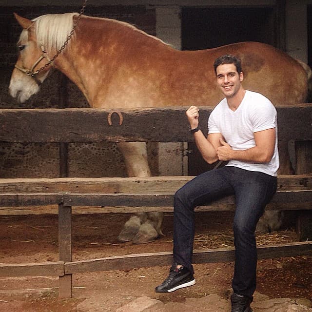 Se inició en las telenovelas con "El Triunfo de Amor", en 2010.