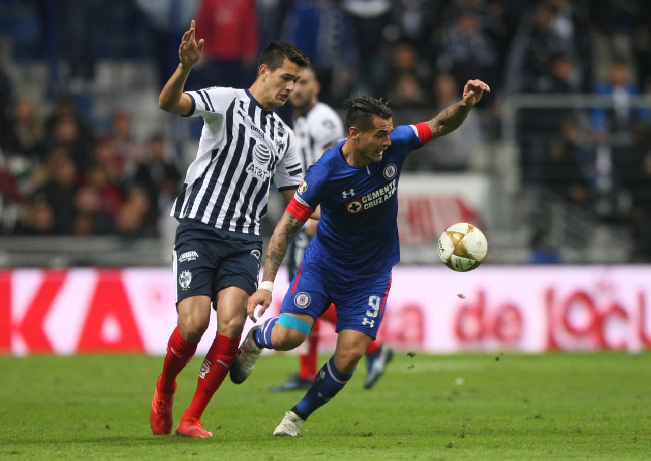 <b>César Montes: 7.</b> El Cachorro entró y cumplió. Ingresó para contener los embates visitantes y lo hizo al alejar el peligro de su portería. (Imago 7)