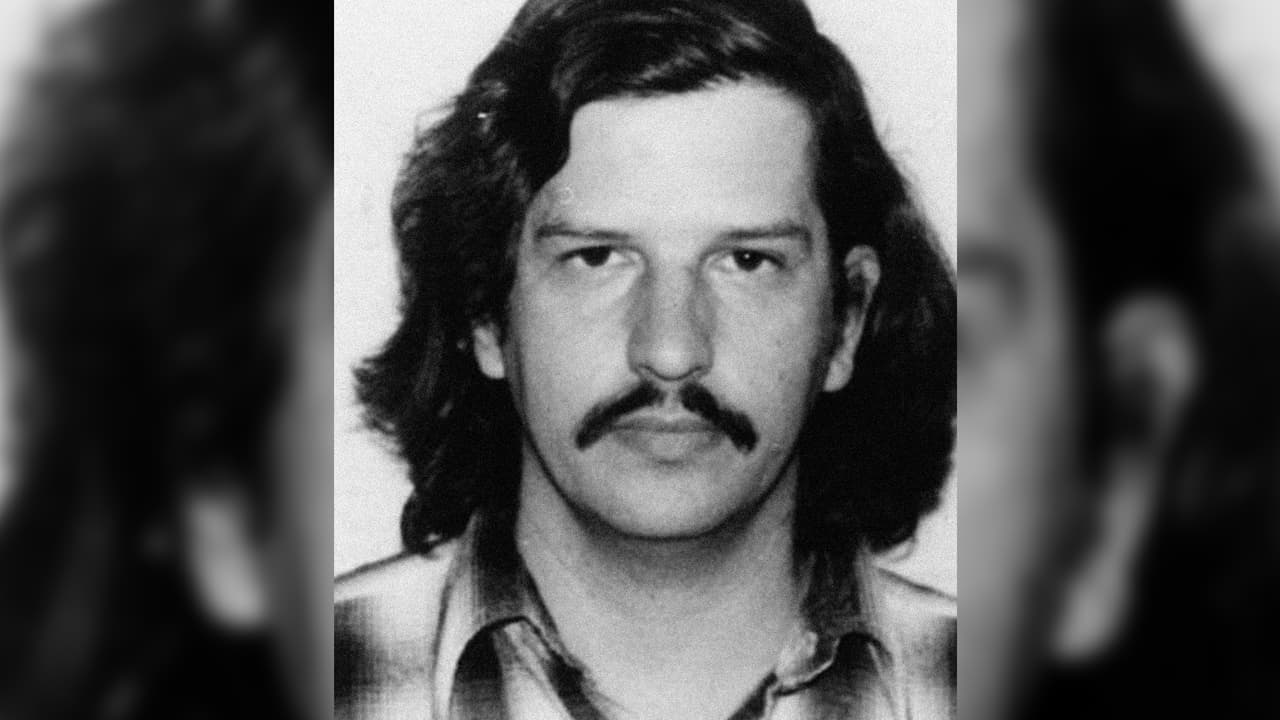 <b>William Bonin. </b>Conocido como el ‘asesino de la autopista’, secuestró, robó, violó y asesinó a un total de 14 adolescentes entre 1979 y 1980. Fue el primer recluso de California en ser ejecutado por inyección letal en 1996, en la prisión estatal de San Quentin. 
<br>