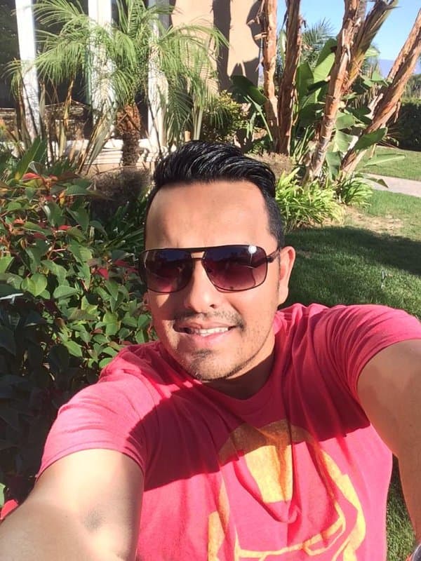 Así como Carlos Sarabia, quienes harían una mancuerna perfecta durante un tiempo. Tanto el carisma como el talento de ambos produjo entrañables temas como “Pena tras pena”, “Tengo una ilusión”, así como “El corrido de Mazatlán” de José Alfredo Jiménez.