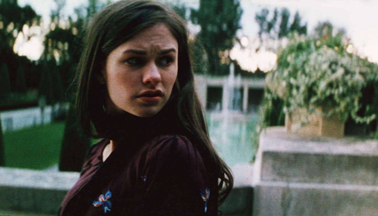 <b>Anna Paquin</b>
<br>Esta actriz interpretó al personaje de Rogue, la cual sirve como los ojos del espectador al descubrir sus poderes, la escuela para jóvenes dotados del Profesor X y ser parte fundamental del plan de Magneto para transformar a los líderes políticos en mutantes.
<br>La actriz canadiense volvió para las secuelas e incluso en ‘X-Men: Days of Future Past’ de 2014, donde se juntan el elenco original y el más joven, hay una versión de la película donde su rol es principal para mandar a Wolverine al pasado.