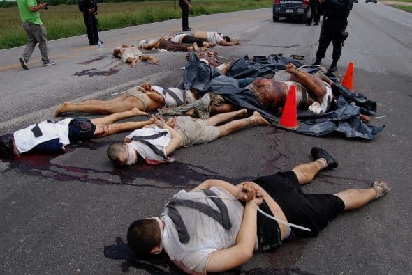 La fortaleza de los narcotraficantes en México radica, según Buscaglia, en que cuentan con "tres anillos de protección": político, económico y social.