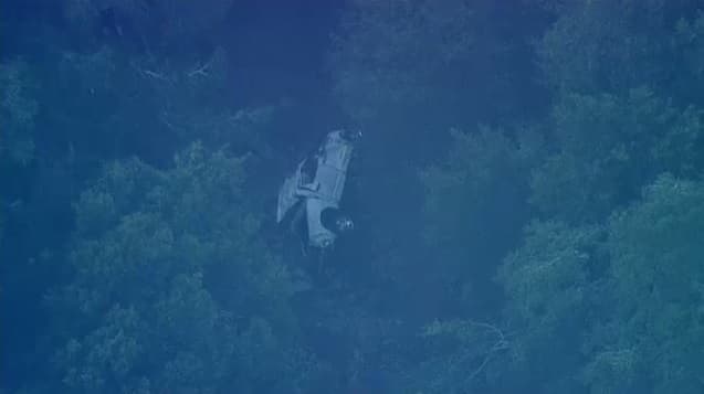 Pick up en el fondo del barranco.