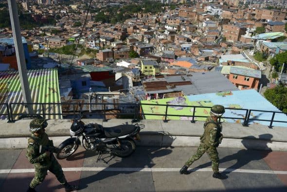 "Hay un cubrimiento de la fuerza pública sin precedentes en el 99.9 por ciento de las mesas y de los puestos de votación con presencia física de nuestro militares y policías", agregó el ministro.