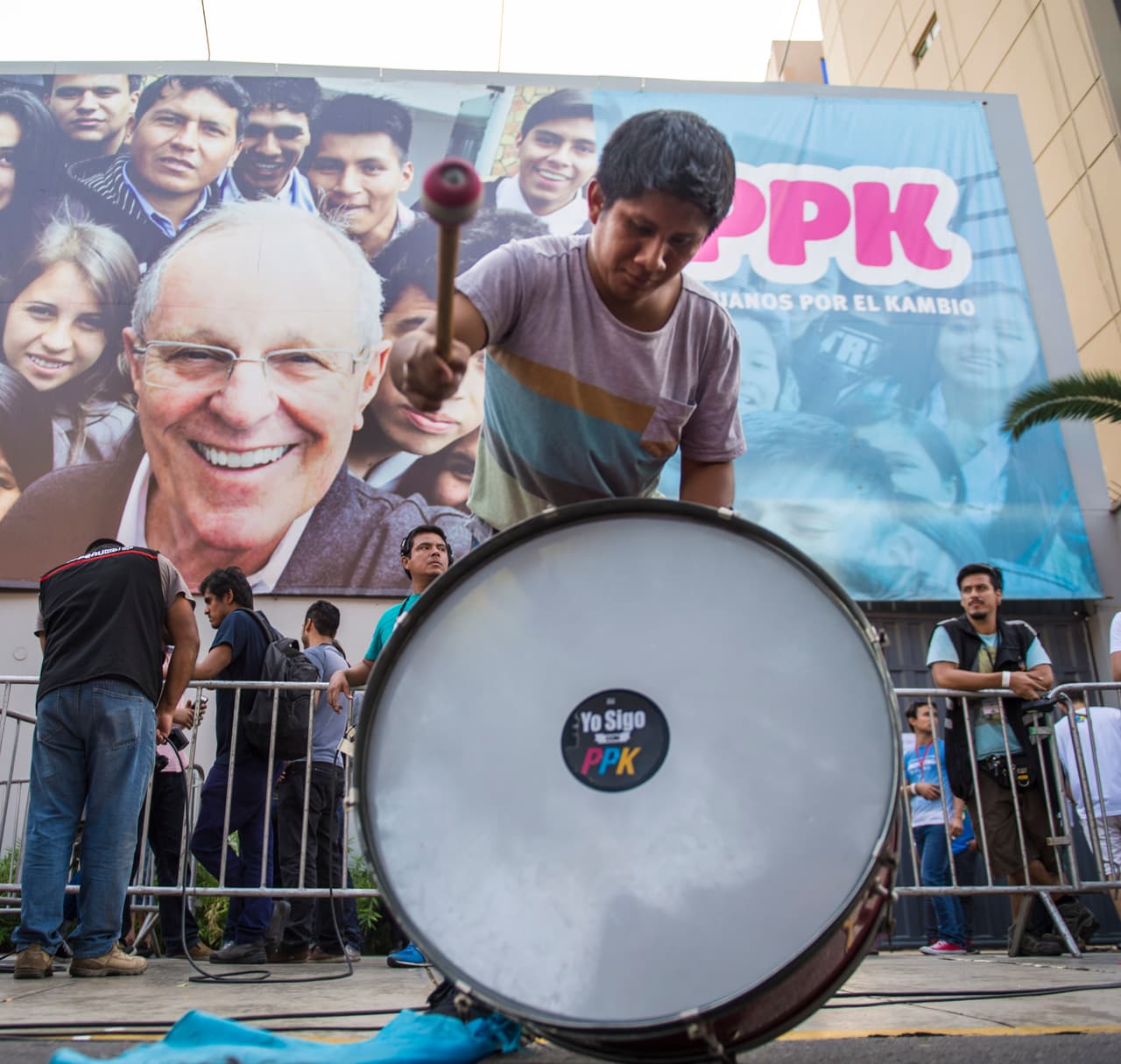 Kuczynski gana las elecciones de Perú pero tendrá que hacer malabares para gobernar 